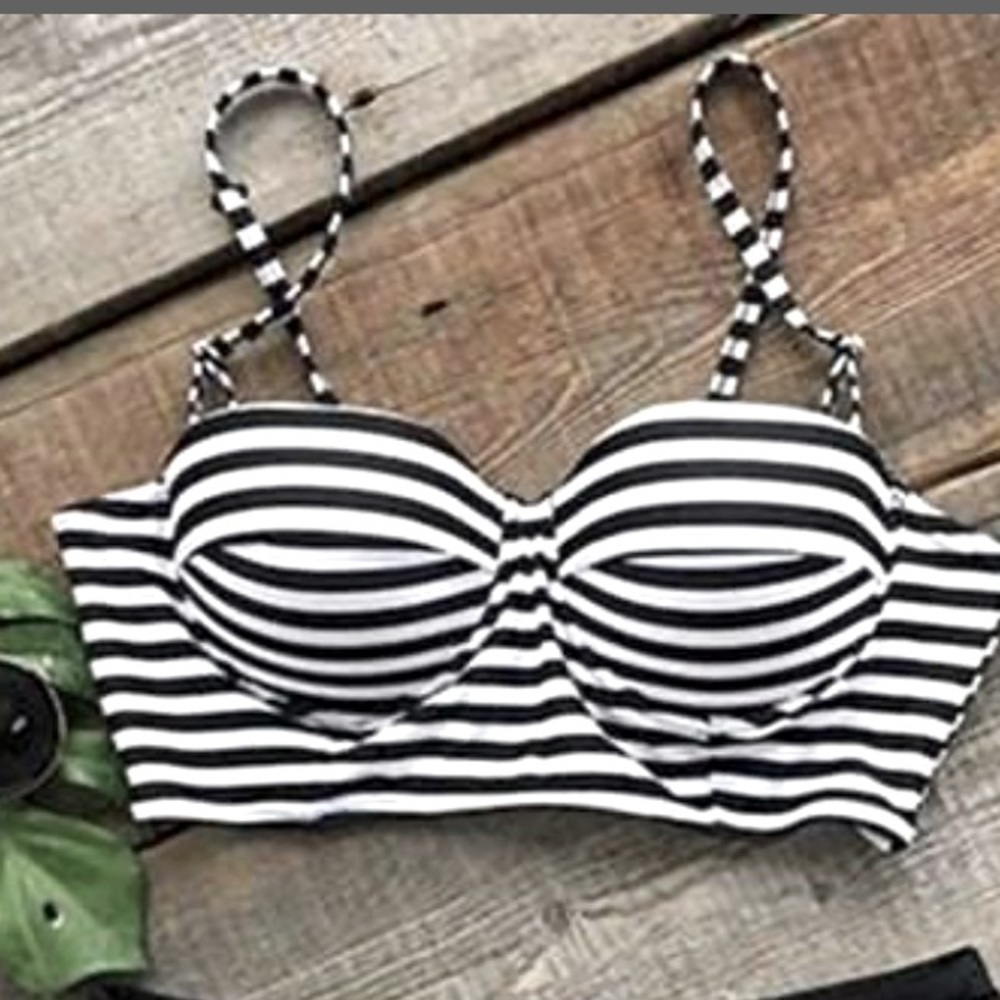 Cupshe Bikini Top Black and White striped Medium